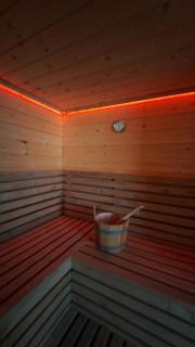 Mobile Home Cabana with HotTub&Sauna - 4