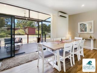 Superior Poolside Retreat Resort - Cowes - 9
