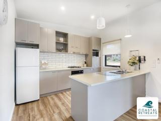 Superior Poolside Retreat Resort - Cowes - 8