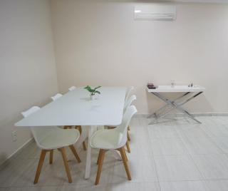 Apto completo com wi-fi, ar-cond a 200m da praia - Guarujá - 9