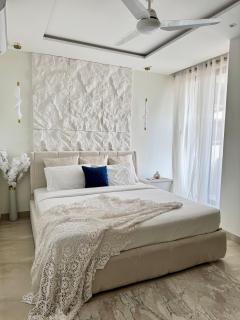 Serene 1BHK Central Gulberg Self check-in WiFi Pool - Lahore - 0