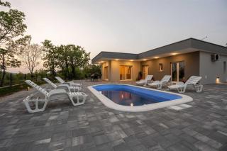 Cozy Villa Nadalina with swimming pool - Lovreć - 8
