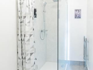 Pass the Keys Comfortable Flat with Patio Sleeps 4 - Westcliff-on-Sea - 6