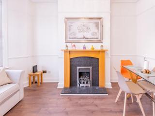 Pass the Keys Comfortable Flat with Patio Sleeps 4 - Westcliff-on-Sea - 4