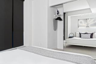 Modern Yaletown Townhouse with Balcony and Sleeps 9 Guests - 8