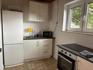 UPGRADE - frisch renoviert - Ferienwohnung Monteuerswohnung am Bauernhofweg in Lohmar nahe S-Bahnhof Messe Flughafen - Lohmar - 5