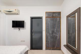 Diamond Suites Service Apartment - 1