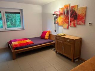 UPGRADE - frisch renoviert - Ferienwohnung Monteuerswohnung am Bauernhofweg in Lohmar nahe S-Bahnhof Messe Flughafen - Lohmar - 6