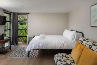 Luxury Cornish Cottage & Modern Cabin with Garden, Central St Agnes - St Agnes - 8