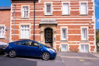 City Centre 2-BR Apt - Near NGH - Parking - NN1 - Northampton - 0