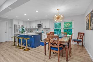 Southern Storm - Modern Stay with Patio & Yard home - Wilmington - 7