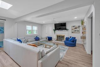 Southern Storm - Modern Stay with Patio & Yard home - 4