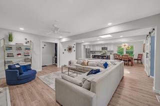 Southern Storm - Modern Stay with Patio & Yard home - Wilmington - 3