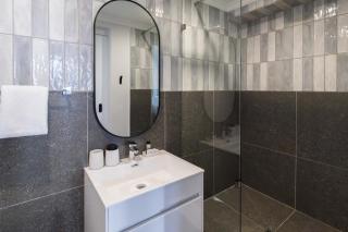 Modern City Studio in Venice House - 7