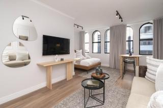 Modern City Studio in Venice House - 6