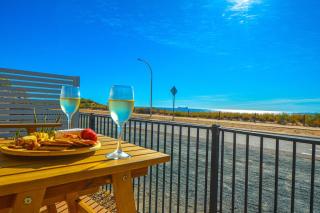 Port Hedland Business Suite - Oceanfront & Private - 2