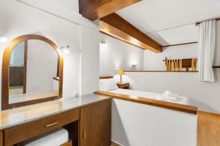 Spitatsi - Home with Yard - 2