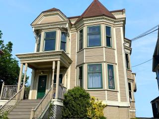 Elegant Escape, Modern Luxe in Historic Suite - Saint John - 9