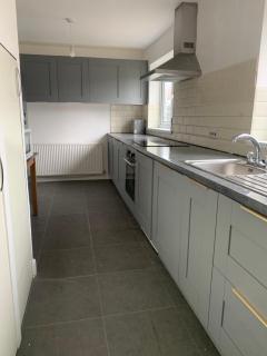 3 Bedroom Contractor House With Parking - Moffat - 5
