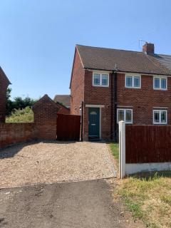3 Bedroom Contractor House With Parking - Moffat - 4