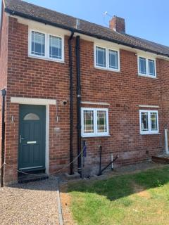 3 Bedroom Contractor House With Parking - Moffat - 1