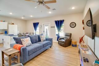 4 Mi to Rockport Beach Park Home with Resort Perks - 5