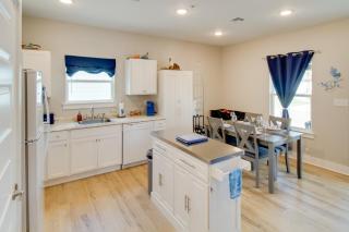 4 Mi to Rockport Beach Park Home with Resort Perks - 2