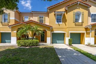 Spacious Lakefront Townhouse 10 Mins To Disney - 0
