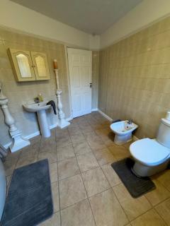 Stunning Bungalow In Rugby by Eason Stays, Ideal for Weekend Getaways & Business Travellers - Free Parking - - 9