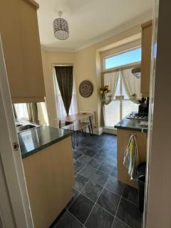 Puffins Nest, close to Tunnels Beach & Harbour with Parking - Ilfracombe - 4