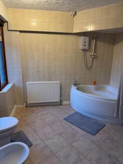 Four BDR House By Eason Stays Short Lets & Serviced Accommodation Rugby With Free Parking - 5