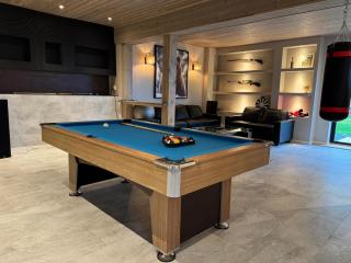 Charming Holiday Home with Hot Tub - - 8