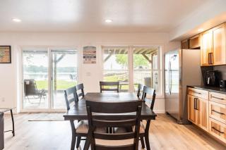 Lakeview Retreat, 6BR with Hot Tub Bliss - Brooklyn - 4