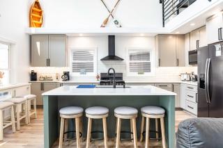 Lakeview Retreat, 6BR with Hot Tub Bliss - Brooklyn - 2