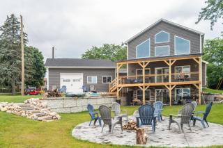 Lakeview Retreat, 6BR with Hot Tub Bliss - Brooklyn - 9