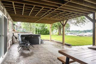 Lakeview Retreat, 6BR with Hot Tub Bliss - Brooklyn - 1