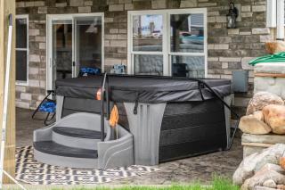 Lakeview Retreat, 6BR with Hot Tub Bliss - Brooklyn - 6