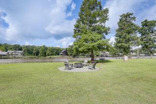 Riverfront Family Retreat with Yard in Saint Amant - - 9
