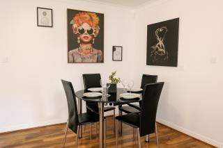 Tranquil 2 Bedroom Hideaway Sleeps 6 - Timperley - 3