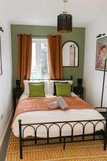 Tranquil 2 Bedroom Hideaway Sleeps 6 - Timperley - 4
