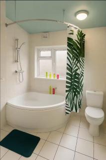 Beautiful 5Bedroom House - Contractors and Family near the Molineux stadium - 2