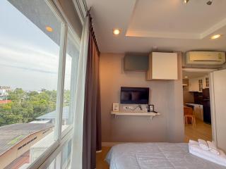 Finn Room Plus 38 sqm & The Patio by BHB - 0