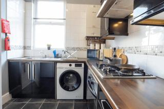 3 Bed House 9 mins walk to Anfield Sleeps 7 - Liverpool - 4