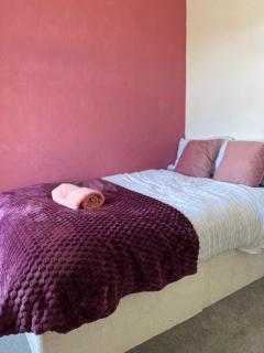 Wilsuel Holiday Home with Garden - Wolverhampton - 3