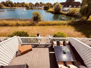 Barneys Retreat - Lakeside Getaway - South Cerney - 0