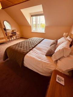 Barneys Retreat - Lakeside Getaway - 3