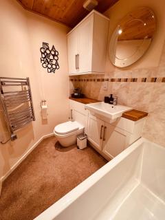 Barneys Retreat - Lakeside Getaway - South Cerney - 5
