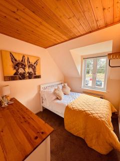 Barneys Retreat - Lakeside Getaway - 4