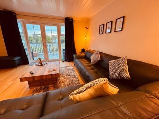 Barneys Retreat - Lakeside Getaway - South Cerney - 9