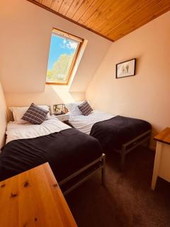 Barneys Retreat - Lakeside Getaway - South Cerney - 3